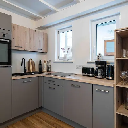 Moebliertes Wohnen - Wiebke Nyaraló